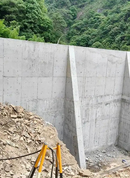济宁曲阜重力式挡土墙